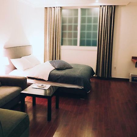Gonggan Residence Hotel Geoje Exterior photo