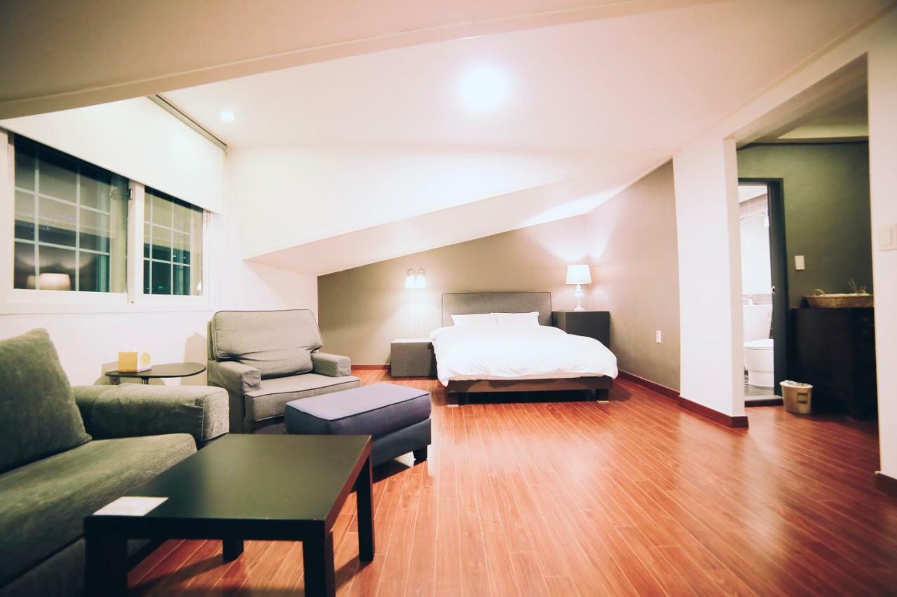 Gonggan Residence Hotel Geoje Exterior photo
